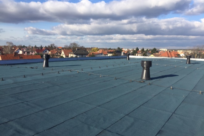 Renovace lepenkové střechy v Brandýse