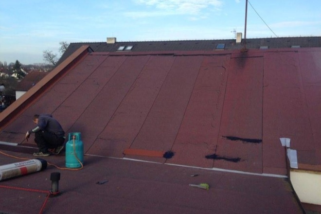 Renovace lepenkové střechy
